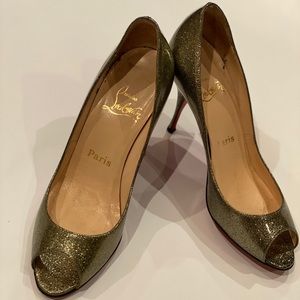 CHRISTIAN LOUBOUTIN glitter pewter pumps. US 6.5